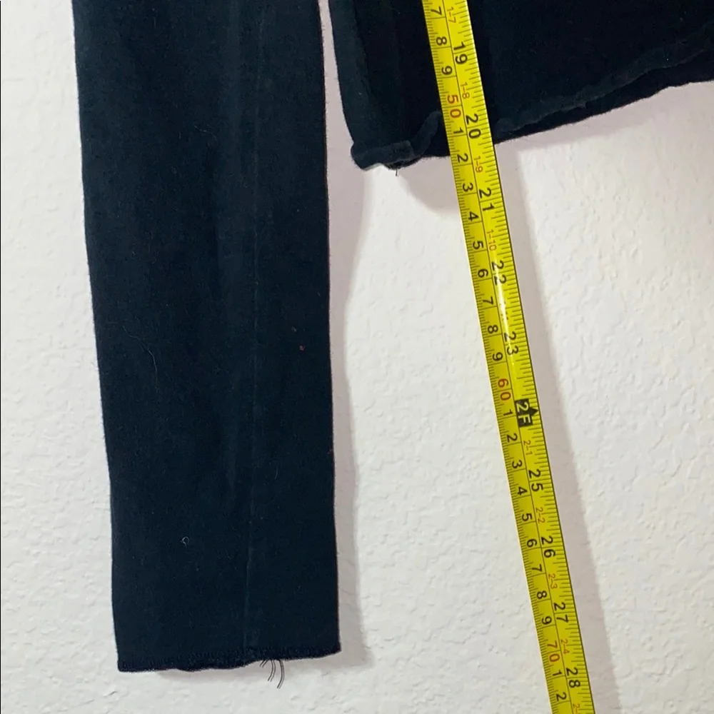 🛍️Adorable Black Long Sleeve Top! - Picture 4 of 7